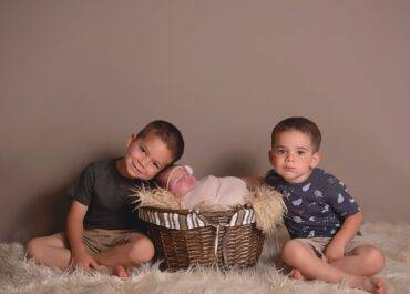 Tips For Including Siblings In Newborn Photography Session