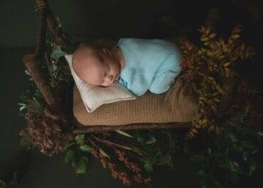 Capturing the Moment: The Ideal Timing for Your Newborn Photoshoot