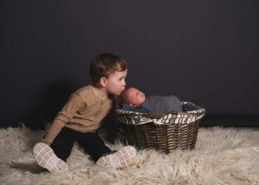 A Heartwarming Newborn and Sibling Session in Saint Paul, Minnesota