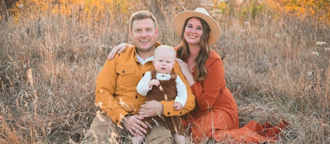 Tips for Stunning Fall Family Photos in Minnesota cover