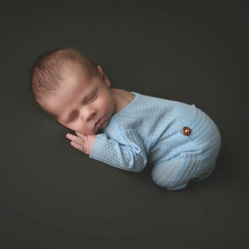 Newborn PHotography, Saint Paul Minnesota, in studio, posed newb